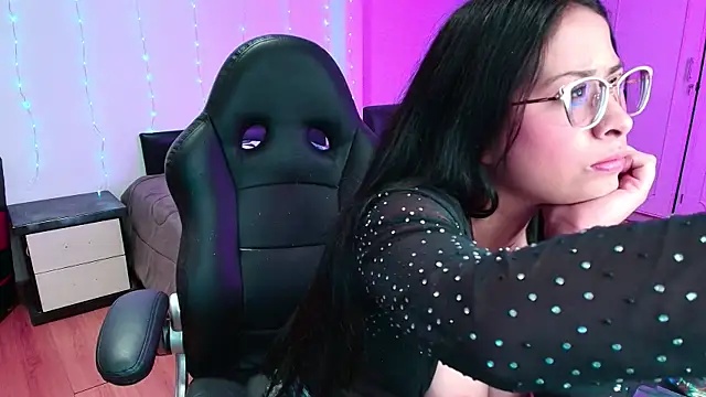 yesie hot online show from November 27, 2025, 9:59 pm