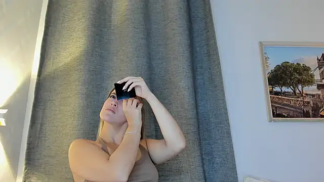 Assh lee  online show from October 2, 2025, 1:25 pm