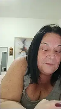 Snapshot of Yaya_Mineira chatting on July 15, 2026, 11:01 pm Yaya Mineira online show from July 15, 2026, 11:01 pm