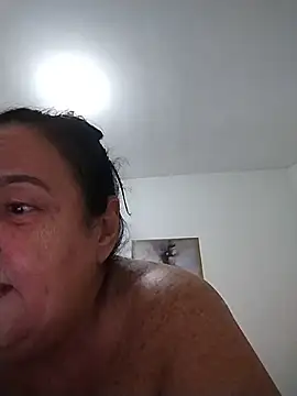 Snapshot of Yaya_Mineira chatting on February 17, 2026, 11:35 pm Yaya Mineira online show from February 17, 2026, 11:35 pm