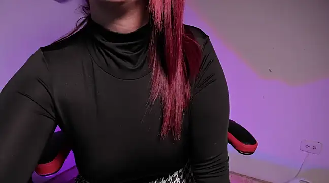 Snapshot of madelaine_blosson chatting on February 20, 2025, 3:56 am madelaine blosson online show from February 20, 2025, 3:56 am