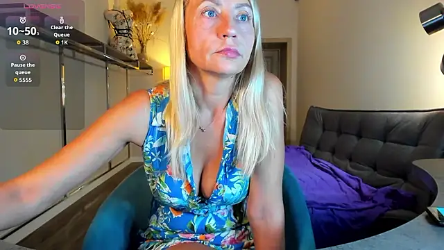 ZoeGrant online show from September 8, 2025, 7:57 pm