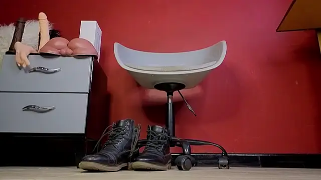 Snapshot of TomLover_12 chatting on November 6, 2025, 1:15 pm TomLover 12 online show from November 6, 2025, 1:15 pm