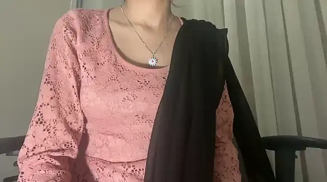 Snapshot of Minal_07 chatting on December 24, 2024, 5:34 pm Minal 07 online show from December 24, 2024, 5:34 pm