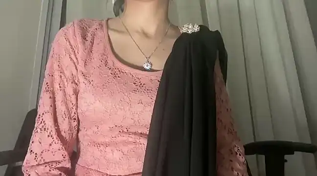 Snapshot of Minal_07 chatting on December 19, 2024, 4:57 pm Minal 07 online show from December 19, 2024, 4:57 pm