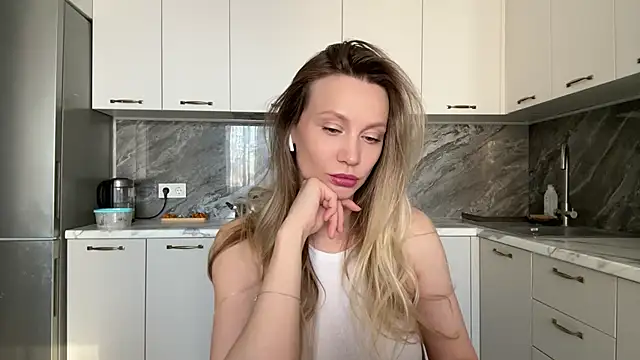 Snapshot of Alice_Wonders chatting on February 20, 2025, 9:33 am Alice Wonders online show from February 20, 2025, 9:33 am