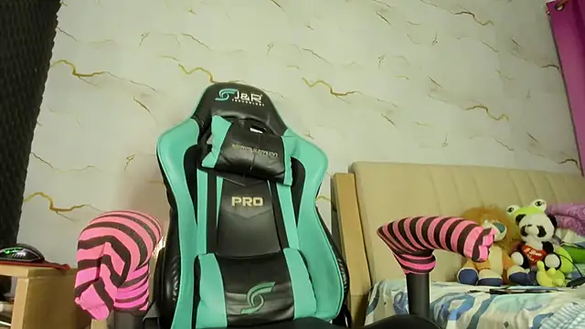 Hot Brunette34 online show from September 12, 2025, 3:06 am