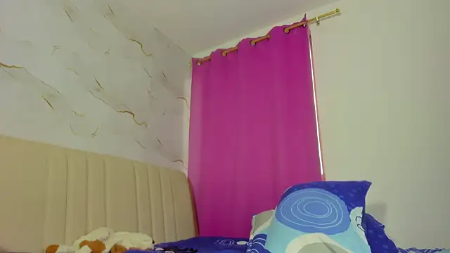 Hot Brunette34 online show from October 1, 2025, 9:07 pm