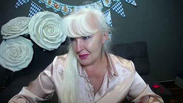 Snapshot of BlondyLeeBest chatting on October 3, 2025, 6:31 pm BlondyLeeBest online show from October 3, 2025, 6:31 pm