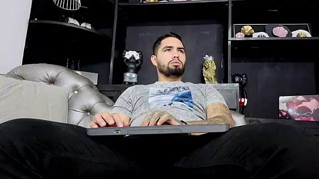 matteosantos online show from December 15, 2025, 11:38 am