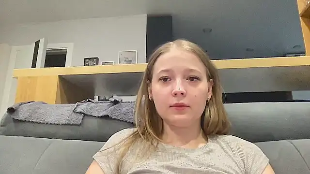 CharmingSarah online show from May 28, 2026, 4:35 pm