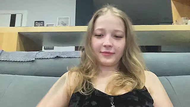 CharmingSarah online show from May 14, 2026, 4:26 pm