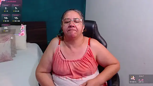 Snapshot of scaelettdubois chatting on February 17, 2026, 1:25 am scaelettdubois online show from February 17, 2026, 1:25 am