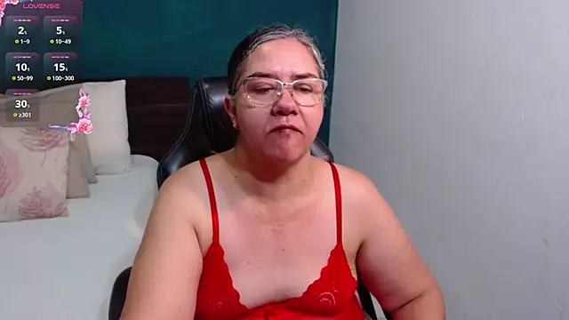 Snapshot of scaelettdubois chatting on February 15, 2026, 9:14 pm scaelettdubois online show from February 15, 2026, 9:14 pm