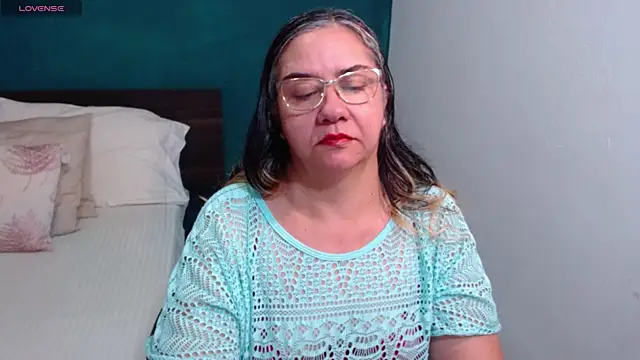 Snapshot of scaelettdubois chatting on January 18, 2026, 12:25 am scaelettdubois online show from January 18, 2026, 12:25 am