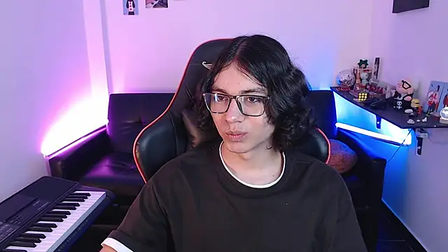 Snapshot of malik_harrison__ chatting on February 4, 2025, 5:01 pm malik harrison   online show from February 4, 2025, 5:01 pm