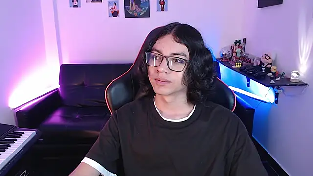 Snapshot of malik_harrison__ chatting on February 13, 2025, 3:24 pm malik harrison   online show from February 13, 2025, 3:24 pm