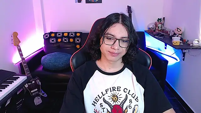 Snapshot of malik_harrison__ chatting on March 15, 2025, 3:48 pm malik harrison   online show from March 15, 2025, 3:48 pm