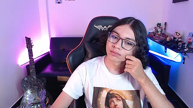 Snapshot of malik_harrison__ chatting on January 24, 2025, 5:21 pm malik harrison   online show from January 24, 2025, 5:21 pm