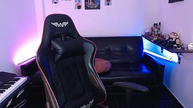 Snapshot of malik_harrison__ chatting on February 25, 2025, 2:04 pm malik harrison   online show from February 25, 2025, 2:04 pm