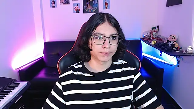 Snapshot of malik_harrison__ chatting on February 20, 2025, 1:51 pm malik harrison   online show from February 20, 2025, 1:51 pm