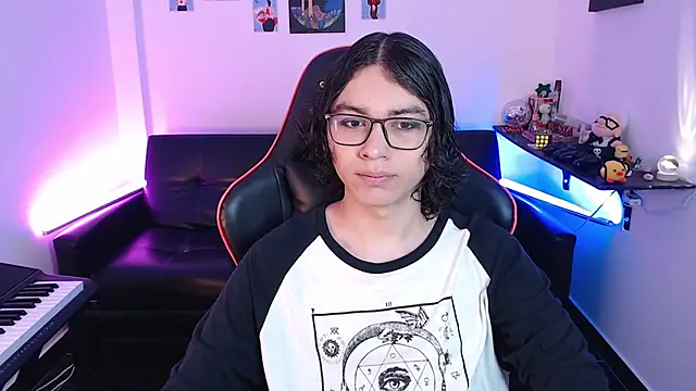 Snapshot of malik_harrison__ chatting on February 19, 2025, 2:01 pm malik harrison   online show from February 19, 2025, 2:01 pm