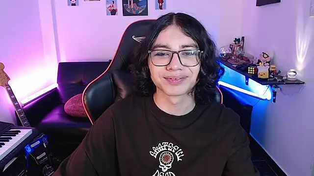 Snapshot of malik_harrison__ chatting on March 17, 2025, 2:45 pm malik harrison   online show from March 17, 2025, 2:45 pm