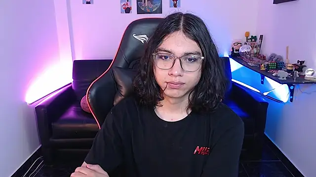 Snapshot of malik_harrison__ chatting on September 9, 2025, 3:10 pm malik harrison   online show from September 9, 2025, 3:10 pm