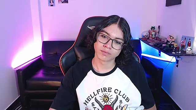 Snapshot of malik_harrison__ chatting on January 30, 2025, 5:49 pm malik harrison   online show from January 30, 2025, 5:49 pm