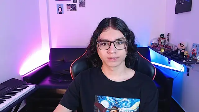 Snapshot of malik_harrison__ chatting on February 5, 2025, 2:05 pm malik harrison   online show from February 5, 2025, 2:05 pm