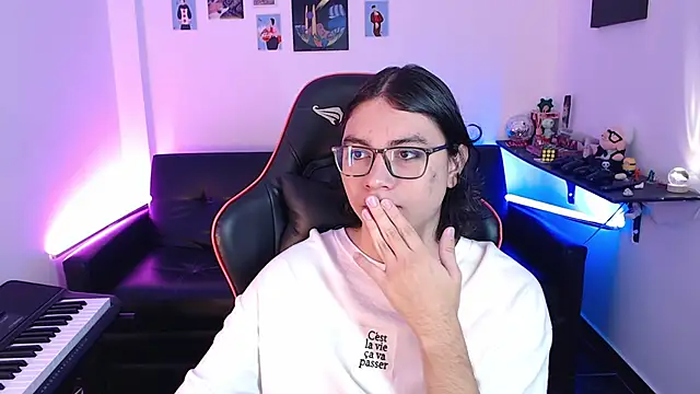 Snapshot of malik_harrison__ chatting on February 8, 2025, 2:16 pm malik harrison   online show from February 8, 2025, 2:16 pm