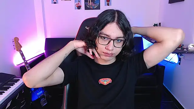 Snapshot of malik_harrison__ chatting on March 1, 2025, 3:16 pm malik harrison   online show from March 1, 2025, 3:16 pm