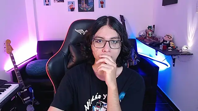 Snapshot of malik_harrison__ chatting on March 12, 2025, 2:45 pm malik harrison   online show from March 12, 2025, 2:45 pm