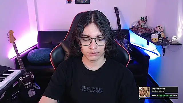 Snapshot of malik_harrison__ chatting on March 13, 2025, 5:50 pm malik harrison   online show from March 13, 2025, 5:50 pm