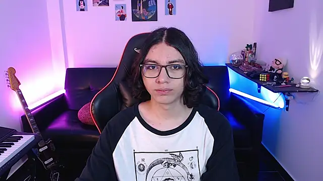 Snapshot of malik_harrison__ chatting on March 21, 2025, 3:02 pm malik harrison   online show from March 21, 2025, 3:02 pm