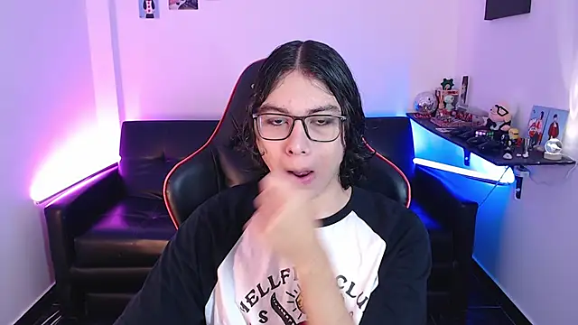 Snapshot of malik_harrison__ chatting on January 30, 2025, 2:47 pm malik harrison   online show from January 30, 2025, 2:47 pm