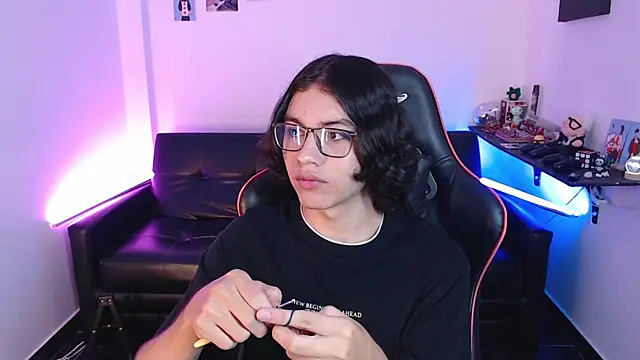 Snapshot of malik_harrison__ chatting on January 17, 2025, 2:18 pm malik harrison   online show from January 17, 2025, 2:18 pm