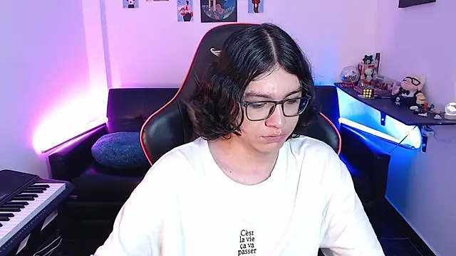 Snapshot of malik_harrison__ chatting on February 27, 2025, 6:31 pm malik harrison   online show from February 27, 2025, 6:31 pm