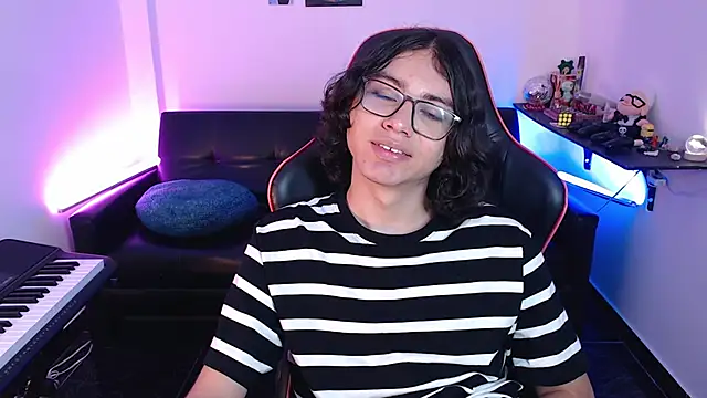 Snapshot of malik_harrison__ chatting on February 20, 2025, 4:58 pm malik harrison   online show from February 20, 2025, 4:58 pm