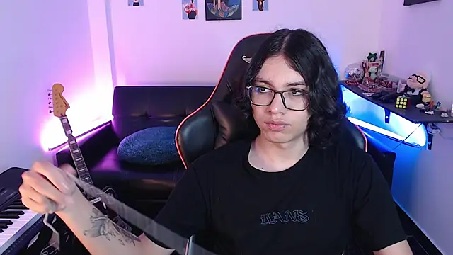 Snapshot of malik_harrison__ chatting on March 6, 2025, 7:21 pm malik harrison   online show from March 6, 2025, 7:21 pm