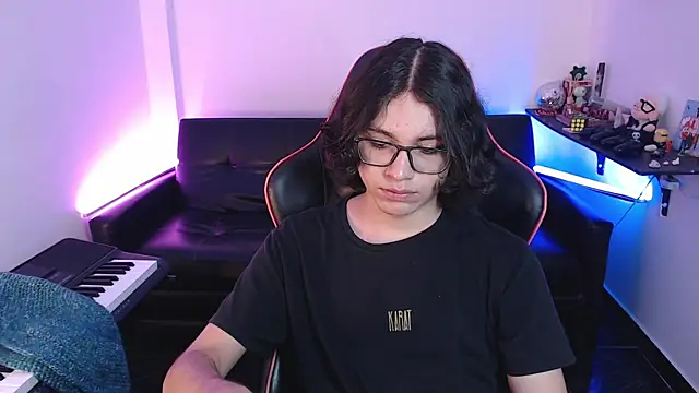 Snapshot of malik_harrison__ chatting on February 6, 2025, 5:51 pm malik harrison   online show from February 6, 2025, 5:51 pm