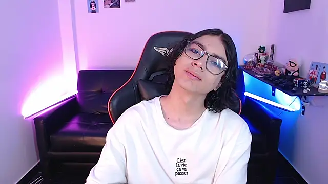 Snapshot of malik_harrison__ chatting on January 20, 2025, 2:14 pm malik harrison   online show from January 20, 2025, 2:14 pm