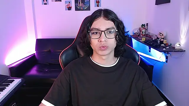 Snapshot of malik_harrison__ chatting on February 13, 2025, 12:21 pm malik harrison   online show from February 13, 2025, 12:21 pm