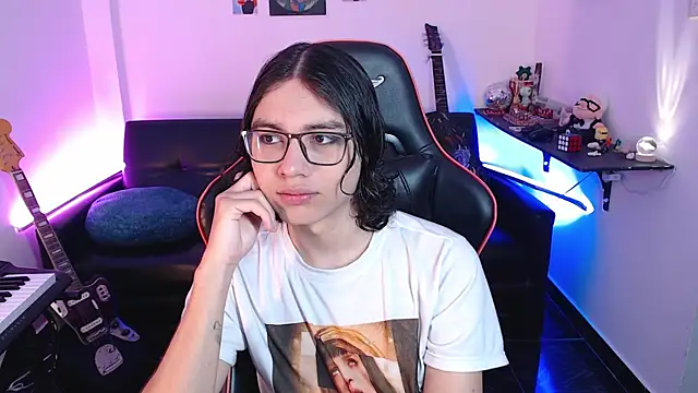 Snapshot of malik_harrison__ chatting on March 10, 2025, 2:48 pm malik harrison   online show from March 10, 2025, 2:48 pm