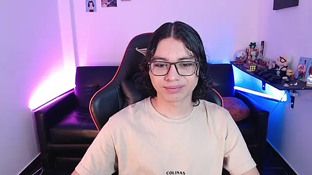 Snapshot of malik_harrison__ chatting on February 3, 2025, 2:24 pm malik harrison   online show from February 3, 2025, 2:24 pm