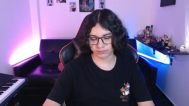 Snapshot of malik_harrison__ chatting on February 15, 2025, 5:50 pm malik harrison   online show from February 15, 2025, 5:50 pm