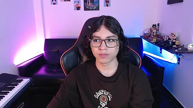 Snapshot of malik_harrison__ chatting on February 14, 2025, 3:26 pm malik harrison   online show from February 14, 2025, 3:26 pm