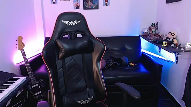 Snapshot of malik_harrison__ chatting on March 4, 2025, 2:32 pm malik harrison   online show from March 4, 2025, 2:32 pm