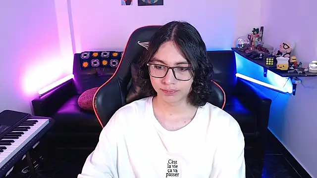 Snapshot of malik_harrison__ chatting on March 16, 2025, 2:55 pm malik harrison   online show from March 16, 2025, 2:55 pm