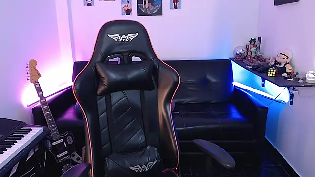 Snapshot of malik_harrison__ chatting on March 4, 2025, 5:34 pm malik harrison   online show from March 4, 2025, 5:34 pm